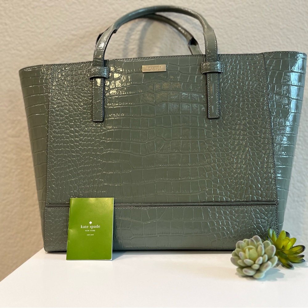 Gently Used KATE SPADE BEDFORD RIVERSIDE STREET CROC EMBOSSED TOTE!♠️♠️